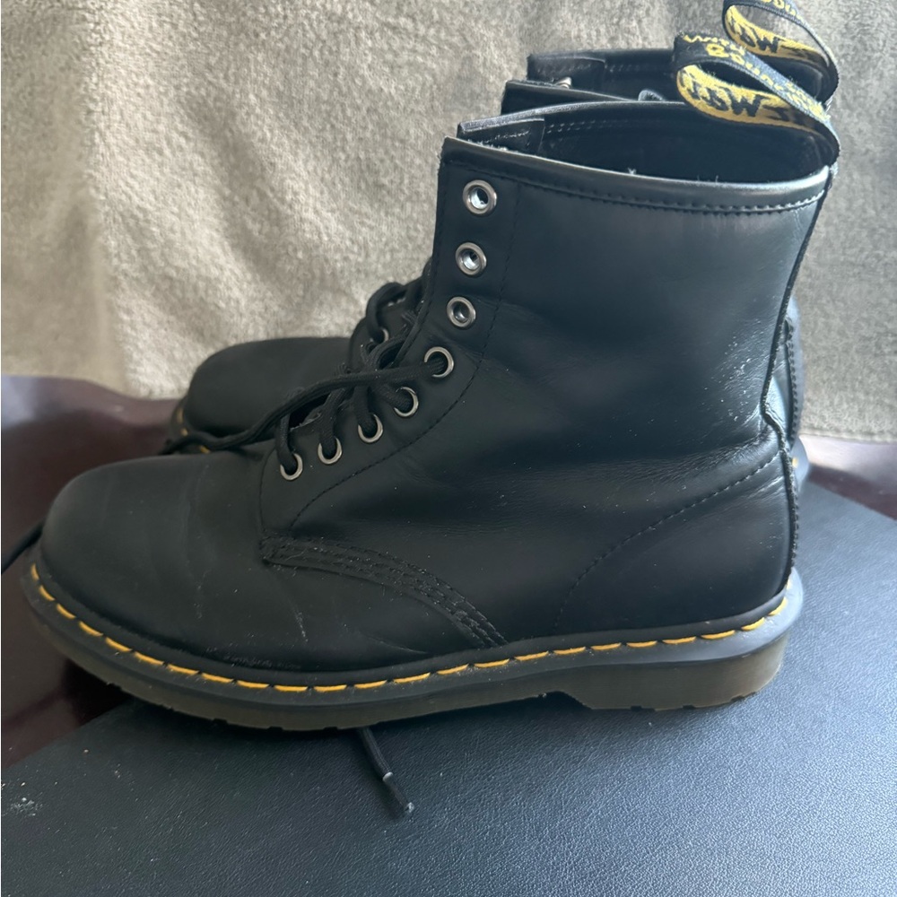 Dr. Martens Unisex 1460 Originals 8-Eye, Soft Toe. 6 inch work boot
